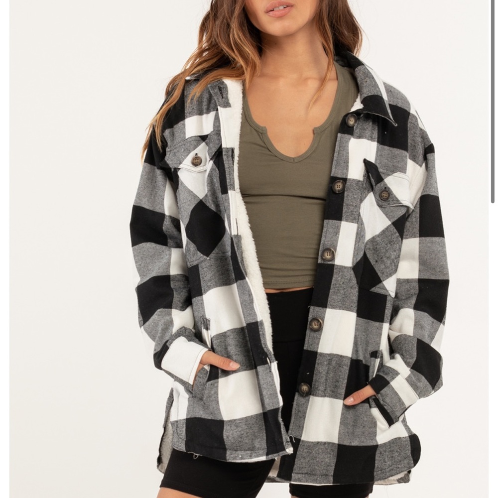 ASHLEY Women’s Sherpa Lined Black & White Plaid Oversized Shacket NWT